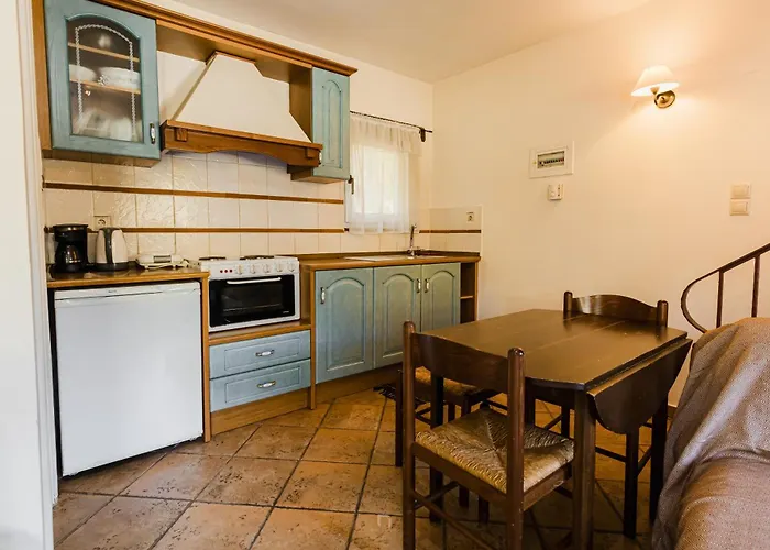 4 Εποχές 펜션 칼라브리타